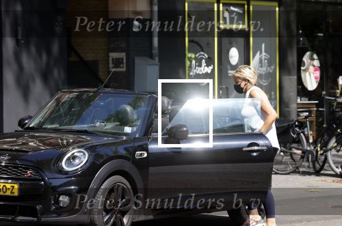 Amsterdam 14 juni 2021
Carolione Tensen in haar mini cooper cabrio