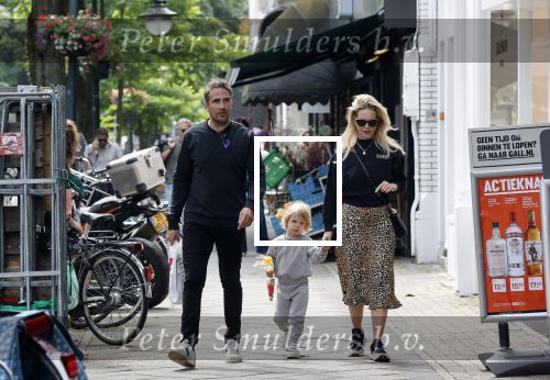 Amsterdam 26 juni 2021
Chantal janzen en haar man Marco Geeratz en zoon Bobby op de cornelis schuytstraat.