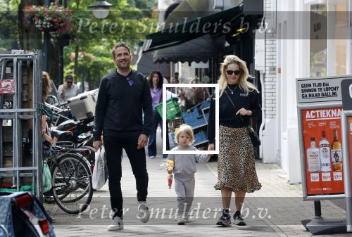 Amsterdam 26 juni 2021
Chantal janzen en haar man Marco Geeratz en zoon Bobby op de cornelis schuytstraat.