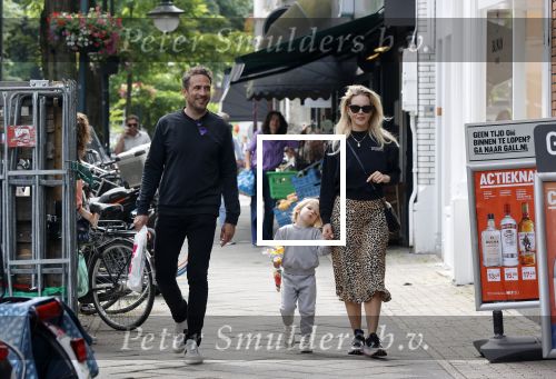 Amsterdam 26 juni 2021
Chantal janzen en haar man Marco Geeratz en zoon Bobby op de cornelis schuytstraat.