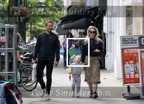 Amsterdam 26 juni 2021
Chantal janzen en haar man Marco Geeratz en zoon Bobby op de cornelis schuytstraat.