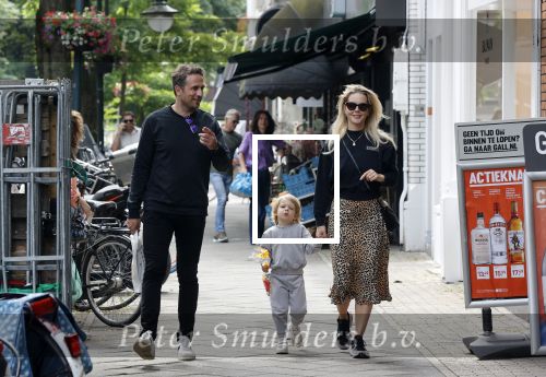 Amsterdam 26 juni 2021
Chantal janzen en haar man Marco Geeratz en zoon Bobby op de cornelis schuytstraat.