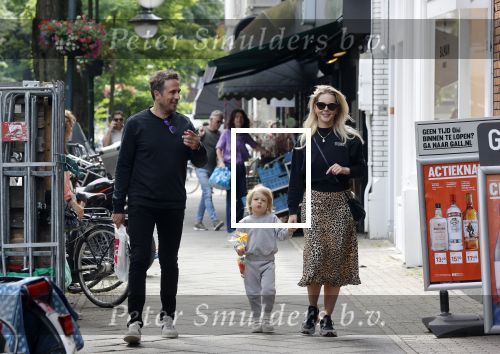 Amsterdam 26 juni 2021
Chantal janzen en haar man Marco Geeratz en zoon Bobby op de cornelis schuytstraat.