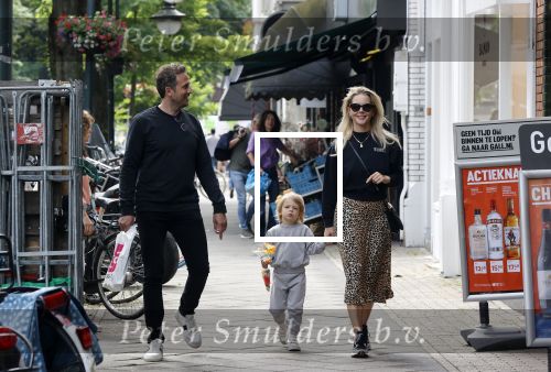 Amsterdam 26 juni 2021
Chantal janzen en haar man Marco Geeratz en zoon Bobby op de cornelis schuytstraat.