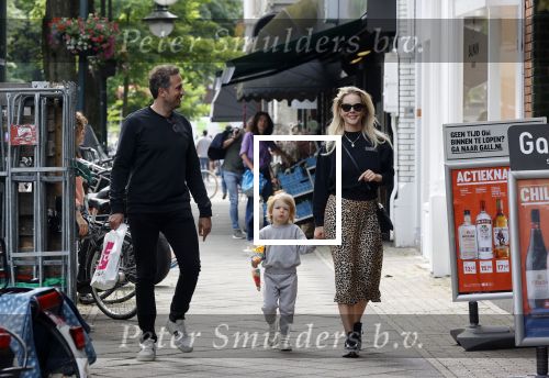 Amsterdam 26 juni 2021
Chantal janzen en haar man Marco Geeratz en zoon Bobby op de cornelis schuytstraat.