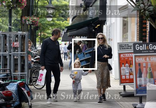 Amsterdam 26 juni 2021
Chantal janzen en haar man Marco Geeratz en zoon Bobby op de cornelis schuytstraat.