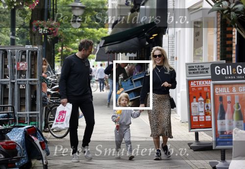 Amsterdam 26 juni 2021
Chantal janzen en haar man Marco Geeratz en zoon Bobby op de cornelis schuytstraat.