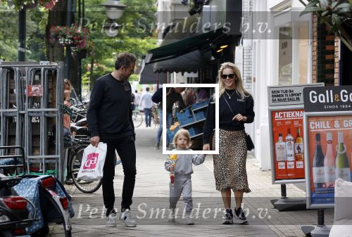 Amsterdam 26 juni 2021
Chantal janzen en haar man Marco Geeratz en zoon Bobby op de cornelis schuytstraat.