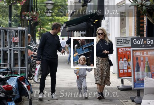 Amsterdam 26 juni 2021
Chantal janzen en haar man Marco Geeratz en zoon Bobby op de cornelis schuytstraat.