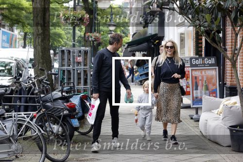 Amsterdam 26 juni 2021
Chantal janzen en haar man Marco Geeratz en zoon Bobby op de cornelis schuytstraat.