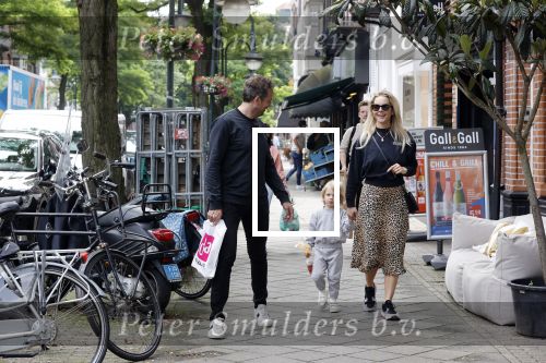 Amsterdam 26 juni 2021
Chantal janzen en haar man Marco Geeratz en zoon Bobby op de cornelis schuytstraat.