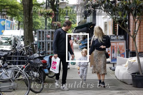 Amsterdam 26 juni 2021
Chantal janzen en haar man Marco Geeratz en zoon Bobby op de cornelis schuytstraat.
