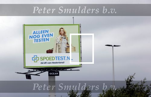 Amsterdam omgeving schiphol juli 2021
Chantal janzen staat groot op de abri\'s van corona spoedtest.nl