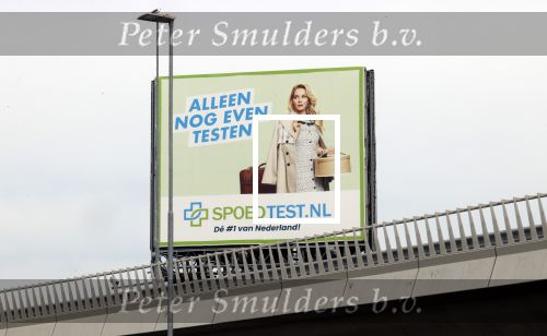 Amsterdam omgeving schiphol juli 2021
Chantal janzen staat groot op de abri\'s van corona spoedtest.nl