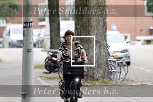 Amsterdam 13 juli 2021
Chazia Mourali op de fiets in Amsterdam zuid.