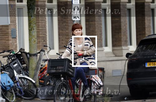 Amsterdam 13 juli 2021
Chazia Mourali op de fiets in Amsterdam zuid.
