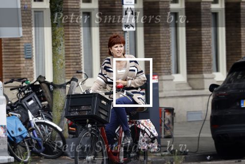 Amsterdam 13 juli 2021
Chazia Mourali op de fiets in Amsterdam zuid.