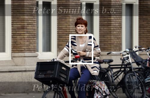 Amsterdam 13 juli 2021
Chazia Mourali op de fiets in Amsterdam zuid.