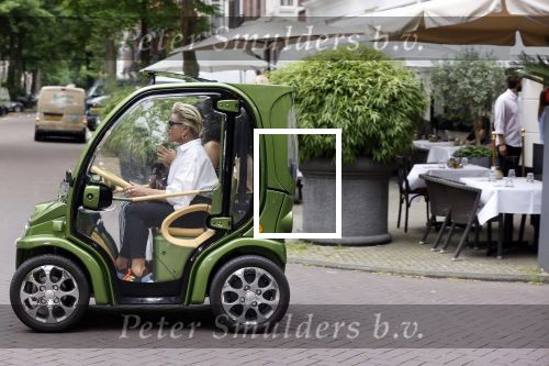 Amsterdam 10 juli 2021
Connie Witteman met haar hondje ,dochter Constanza en kleinkinderen in 2 biro karretjes in Amsterdam zuid