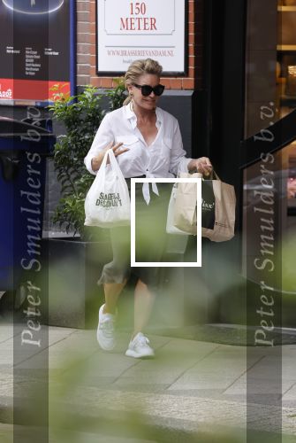 Amsterdam 28 juni 2021
Connie Witteman doet boodschappen op de cornelis schuytstraat