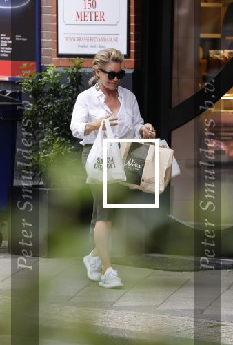 Amsterdam 28 juni 2021
Connie Witteman doet boodschappen op de cornelis schuytstraat