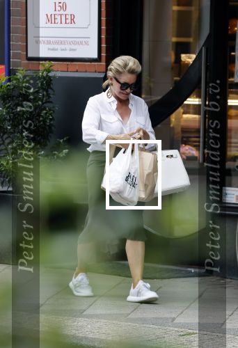 Amsterdam 28 juni 2021
Connie Witteman doet boodschappen op de cornelis schuytstraat