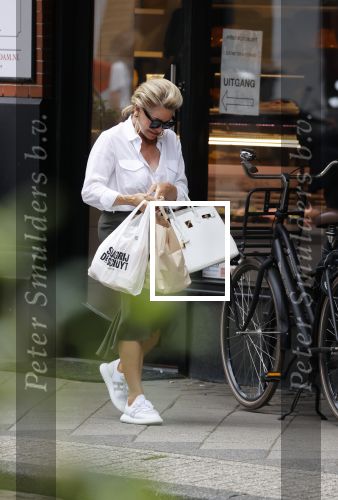 Amsterdam 28 juni 2021
Connie Witteman doet boodschappen op de cornelis schuytstraat