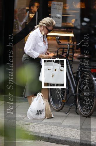 Amsterdam 28 juni 2021
Connie Witteman doet boodschappen op de cornelis schuytstraat