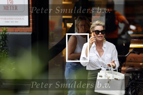 Amsterdam 28 juni 2021
Connie Witteman doet boodschappen op de cornelis schuytstraat