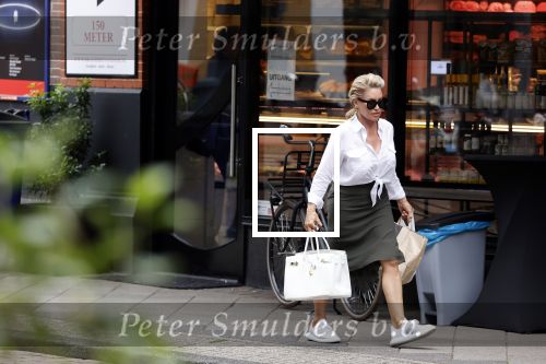 Amsterdam 28 juni 2021
Connie Witteman doet boodschappen op de cornelis schuytstraat