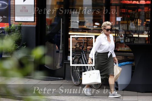Amsterdam 28 juni 2021
Connie Witteman doet boodschappen op de cornelis schuytstraat