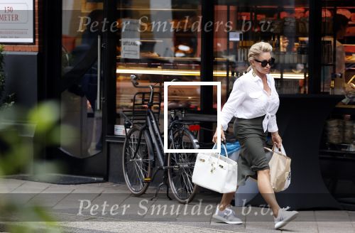 Amsterdam 28 juni 2021
Connie Witteman doet boodschappen op de cornelis schuytstraat