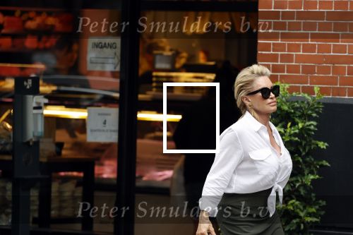 Amsterdam 28 juni 2021
Connie Witteman doet boodschappen op de cornelis schuytstraat