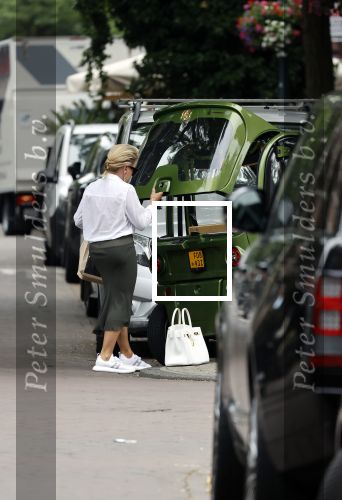 Amsterdam 28 juni 2021
Connie Witteman doet boodschappen op de cornelis schuytstraat