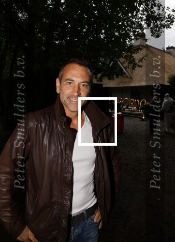 Blaricum 6 juli 2021
Gordon viert zijn verjaardag en dat hij zijn huis verkocht heeft. Ook gaat hij verhuizen naar Dubai. DJ Maurice