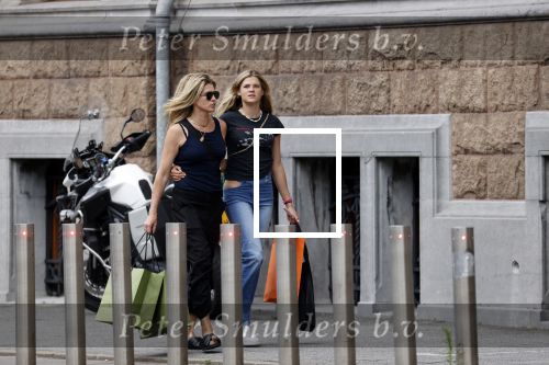 Amsterdam 12 juli 2021
Danielle Oerlemans met haar dochter Fiene Oerlemans op de pc hooftstraat