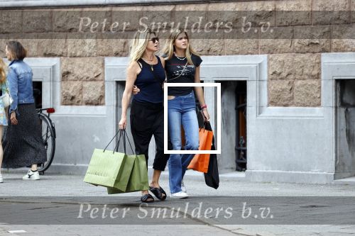 Amsterdam 12 juli 2021
Danielle Oerlemans met haar dochter Fiene Oerlemans op de pc hooftstraat