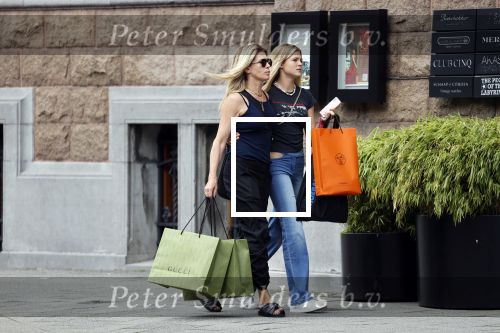 Amsterdam 12 juli 2021
Danielle Oerlemans met haar dochter Fiene Oerlemans op de pc hooftstraat