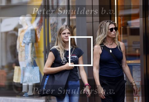 Amsterdam 12 juli 2021
Danielle Oerlemans met haar dochter Fiene Oerlemans op de pc hooftstraat