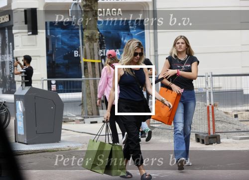 Amsterdam 12 juli 2021
Danielle Oerlemans met haar dochter Fiene Oerlemans op de pc hooftstraat