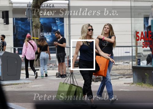 Amsterdam 12 juli 2021
Danielle Oerlemans met haar dochter Fiene Oerlemans op de pc hooftstraat