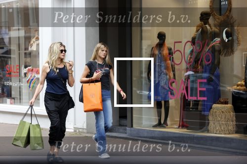 Amsterdam 12 juli 2021
Danielle Oerlemans met haar dochter Fiene Oerlemans op de pc hooftstraat