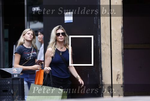 Amsterdam 12 juli 2021
Danielle Oerlemans met haar dochter Fiene Oerlemans op de pc hooftstraat