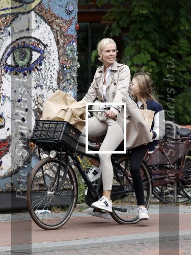Amsterdam 13 juli 2021
Denise Boekhoff op de fiets in Amsterdam zuid.