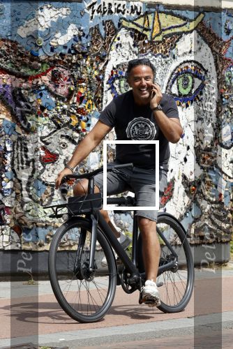 Amsterdam 21 juli 2021
Dennis Rugebregt op de fiets in amsterdam zuid