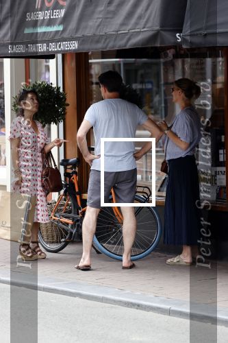 Amsterdam 17 juni 2021
Dione de Graaff aan het winkelen in het centrum van Amsterdam. Ze komt ook nog Twan Huys en zijn vrouw tegen.