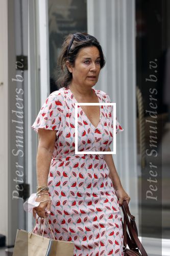 Amsterdam 17 juni 2021
Dione de Graaff aan het winkelen in het centrum van Amsterdam. Ze komt ook nog Twan Huys en zijn vrouw tegen.