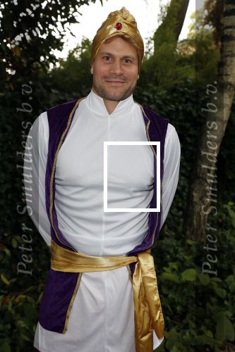 Blaricum 6 juli 2021
Gordon viert zijn verjaardag en dat hij zijn huis verkocht heeft. Ook gaat hij verhuizen naar Dubai. Dirk Taat