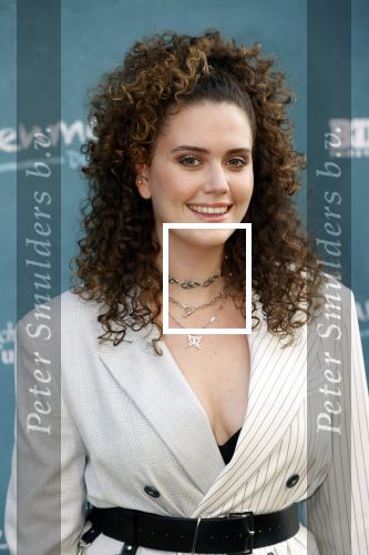 Amsterdam 16 juli 2021
Premiere de Luizenmoeder in Tuschinski. Daphne Decker met dochter Emma Deckers