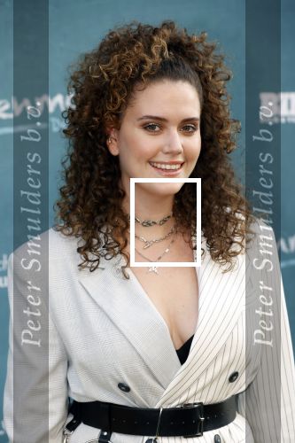 Amsterdam 16 juli 2021
Premiere de Luizenmoeder in Tuschinski. Daphne Decker met dochter Emma Deckers